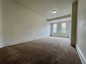 Fantastic Oakland 3br! 2 Full Bathrooms / Central A/C! Call Today!!, 3 br / 2.0 ba, $1960