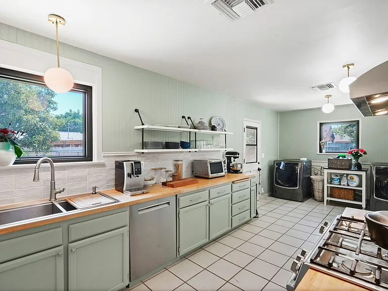 2045 Armour St — Photo 12