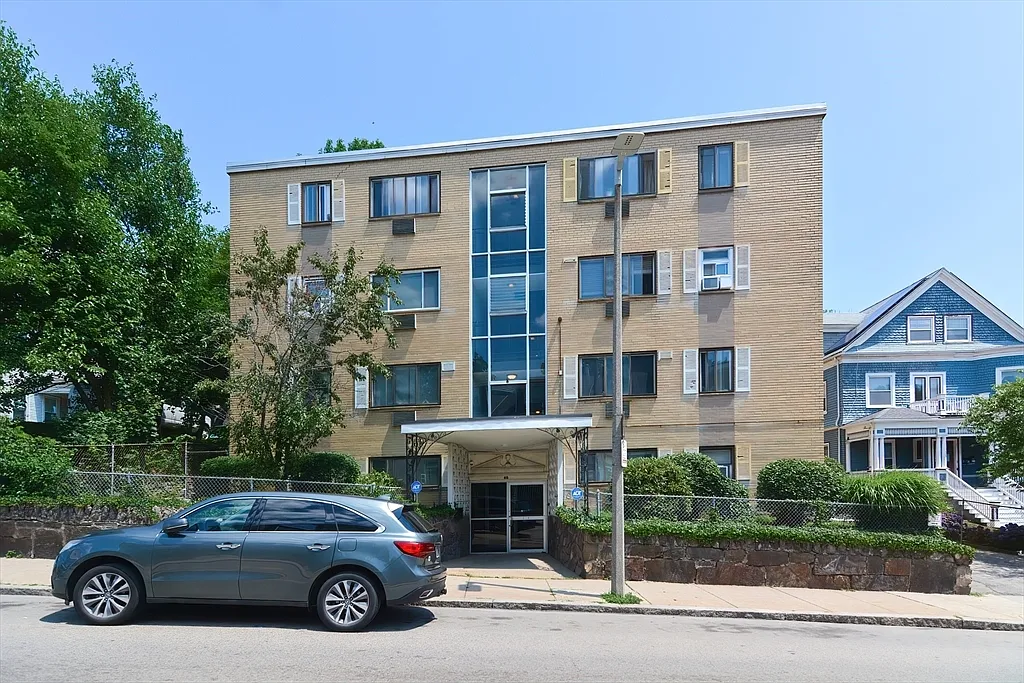 1 bed, 610 sqft, $2,400 — Photo 2