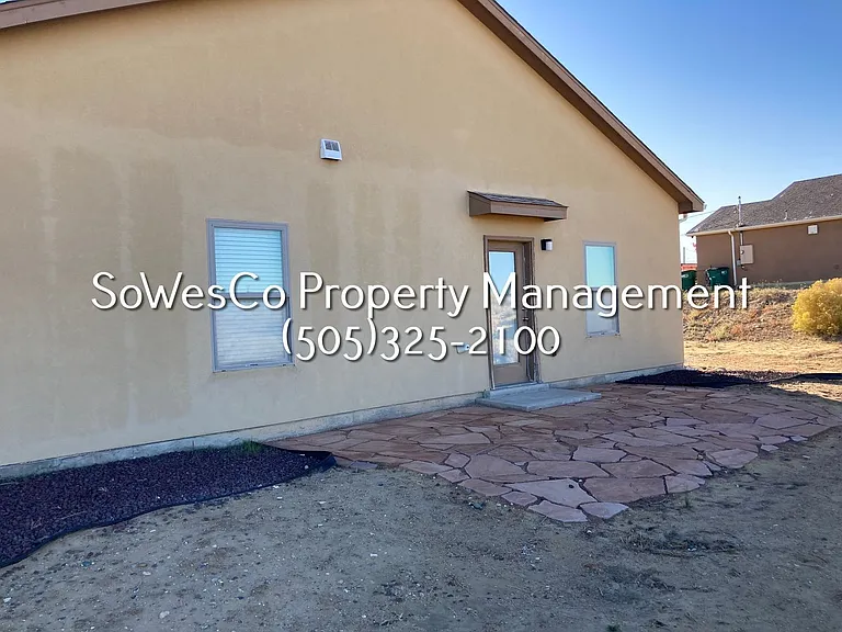961 Katherine Ave — Photo 16