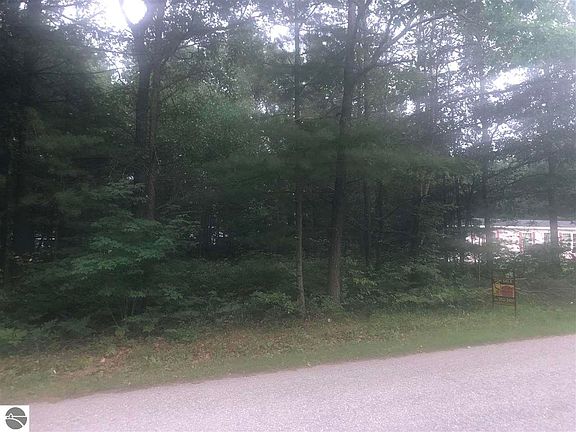 4th image of Wintergreen St