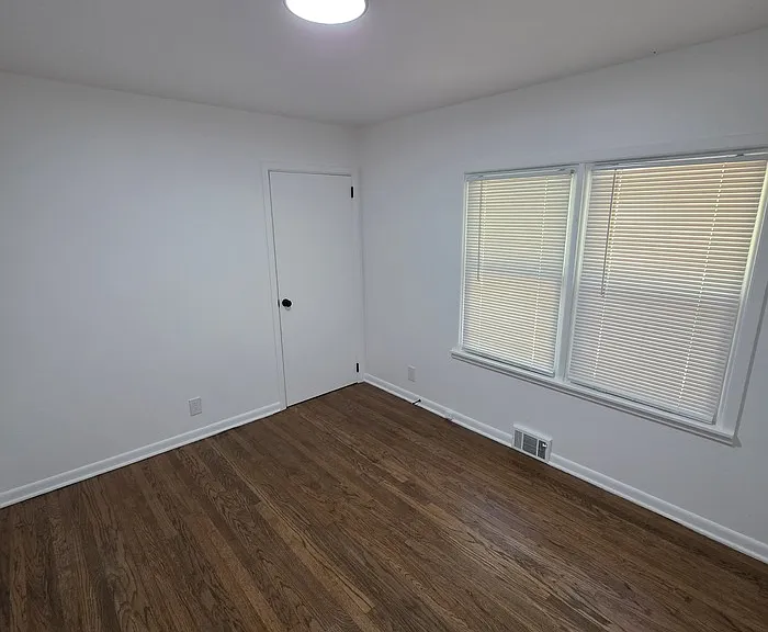 9615 Holmes Rd — Photo 10