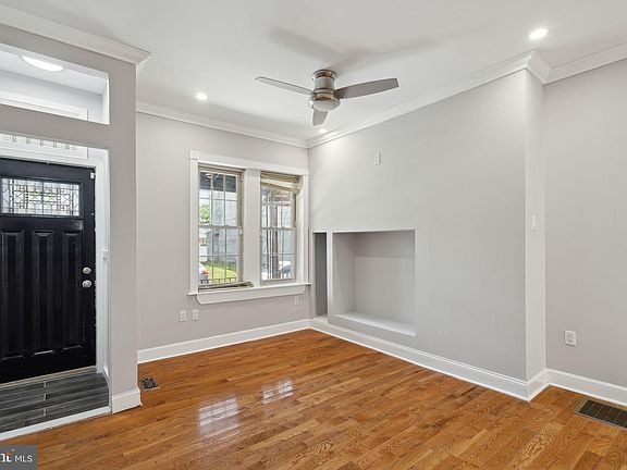 5th image of 3236 N Woodstock St