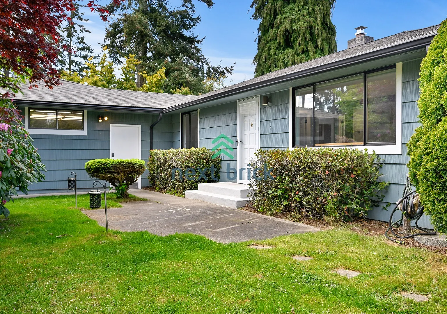 Charming 3-Bed, 2-Bath Remodeled Home in Prime Edmonds Location! — Photo 1