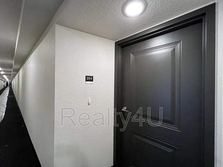 2244 N Canyon Rd #204 — Photo 4