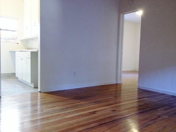 5th image of 712 Cedar St APT 4