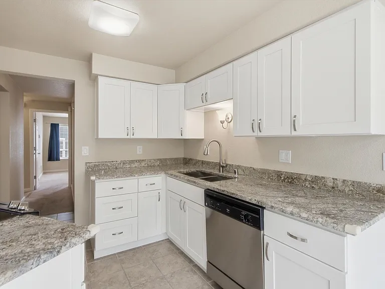 16419 Spruce Way #F3 — Photo 8