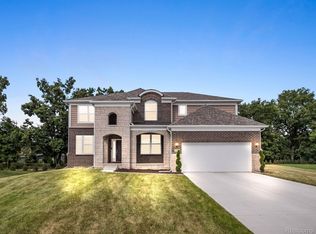 5545 Timber Glen Ct, Ann Arbor, MI 48108