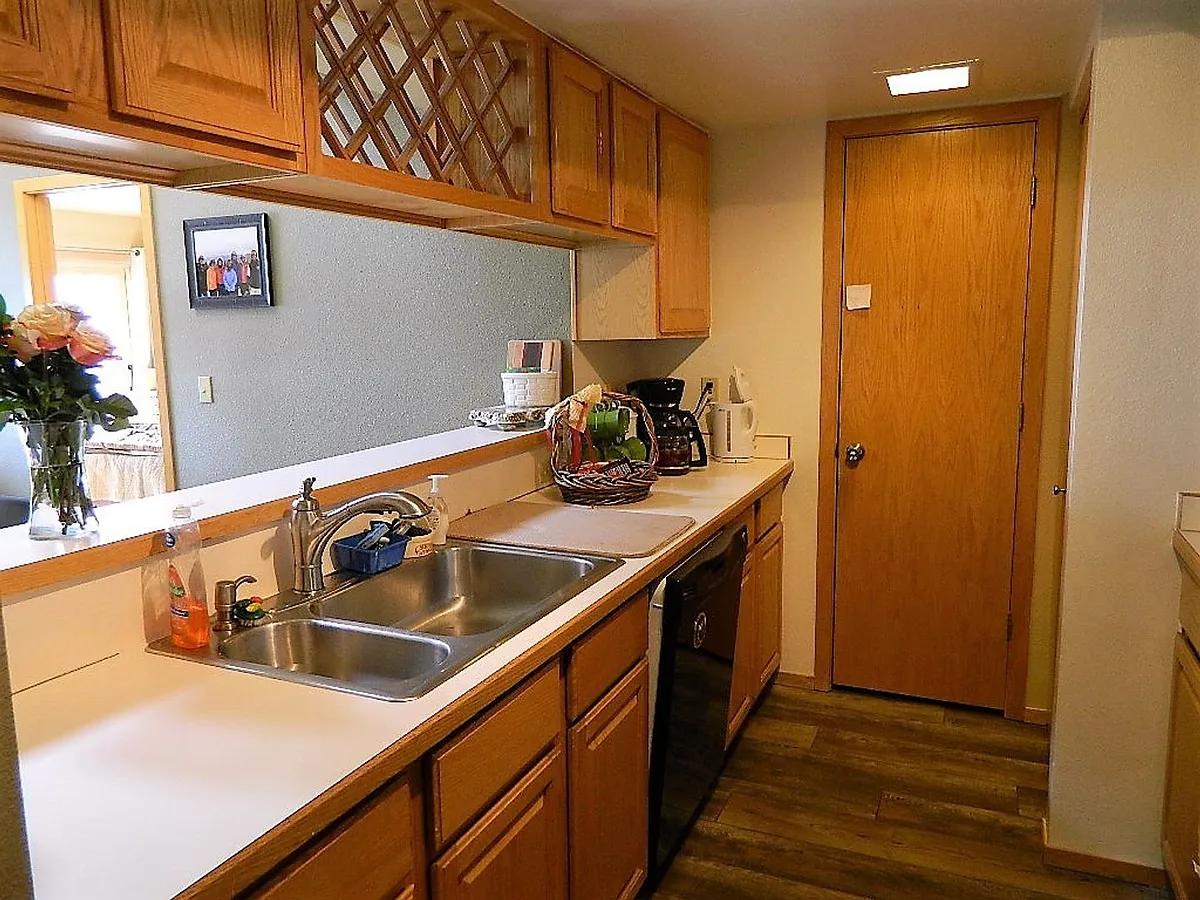 Building Photo - 1650 Lakeview Ter #E-301