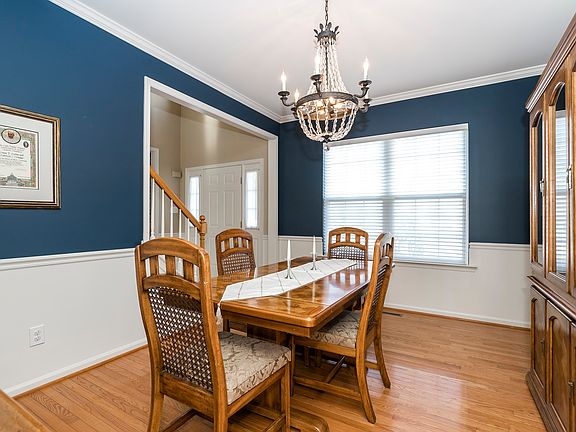4th image of 122 Moorehall Dr