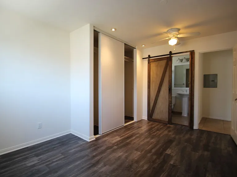 5860-5864 Mildred St — Photo 13