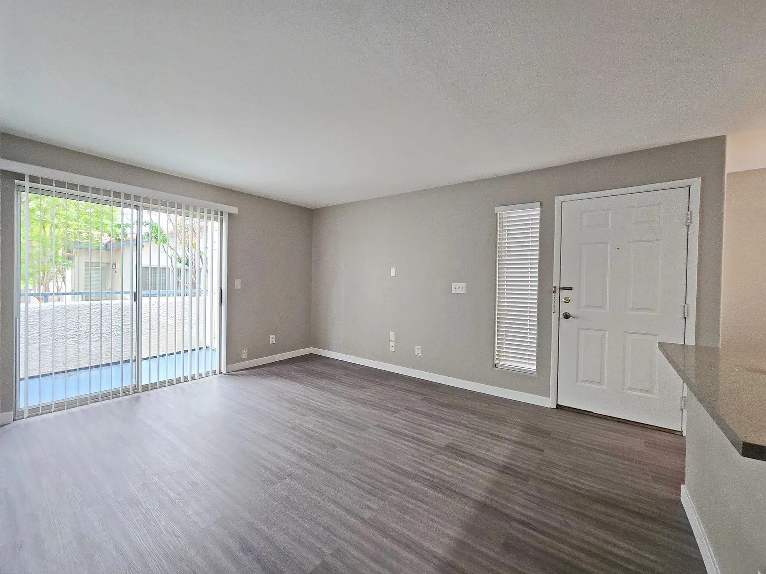 2 bed, 705 sqft, $1,250 — Photo 1
