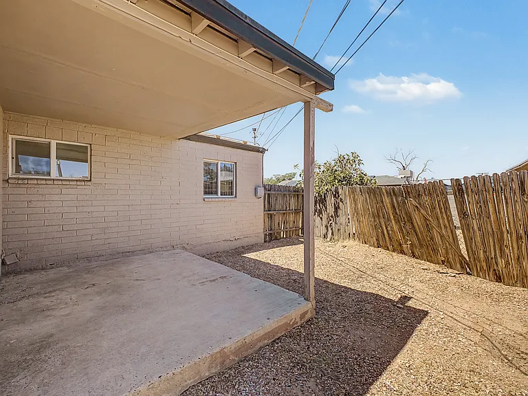 2433 E Cameron Vis — Photo 24