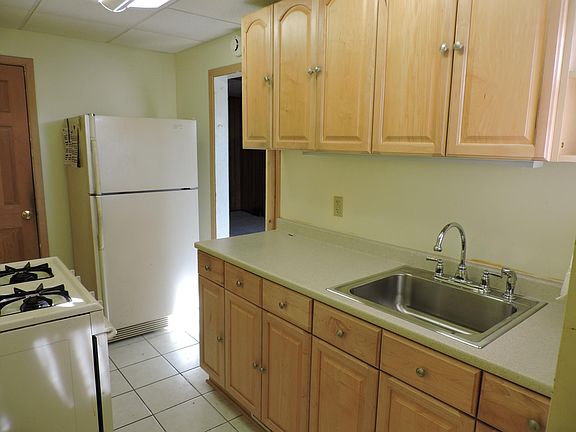 4th image of 3306 Niagara St