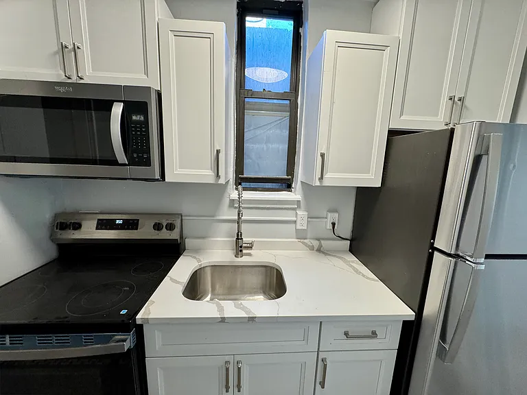 948 Court St #401 — Photo 7