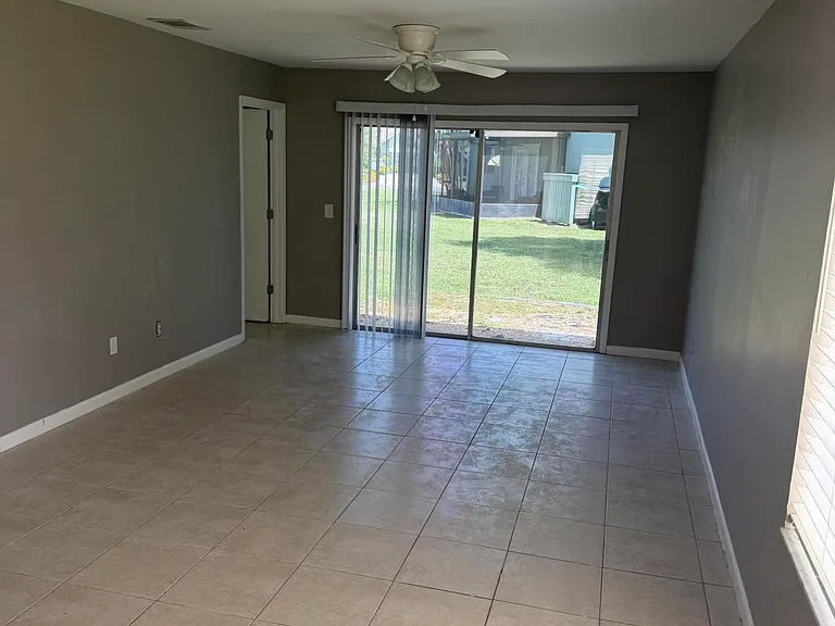 1456 SE Rivergreen Cir — Photo 4