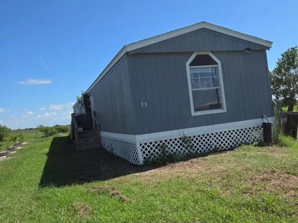 33 Squid Ln, Palacios, TX 77465