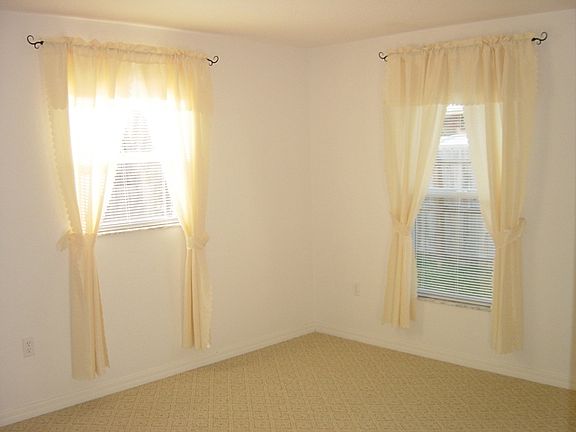 4th image of 405 Ravenna St