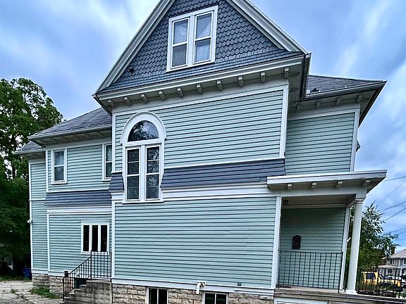 3rd image of 528 Mount Vernon St