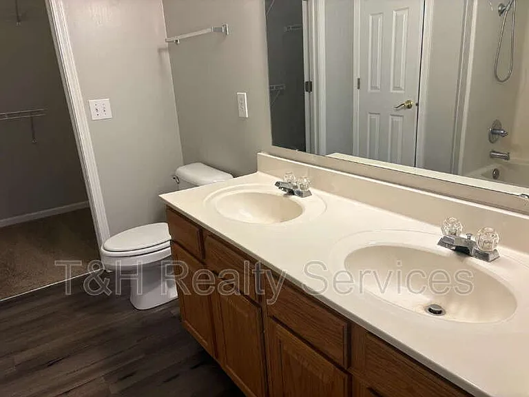 6609 Smithfield Dr — Photo 25