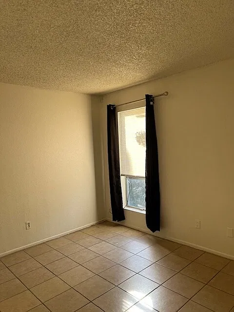 2 bed, 837 sqft, $1,400 — Photo 4