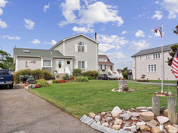 3rd image of 8 Riverdale Ave