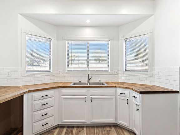 3rd image of 132 W Southgate Ave