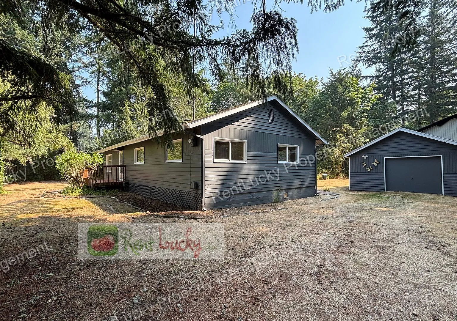 Nice 3-Bedroom House with Detached Garage on HUGE Lot in Renton!! — Photo 1