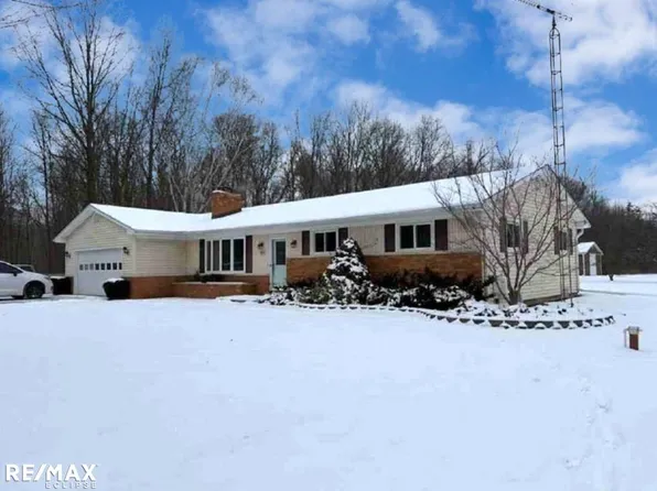 6884 Plank Rd, Cottrellville, MI 48039