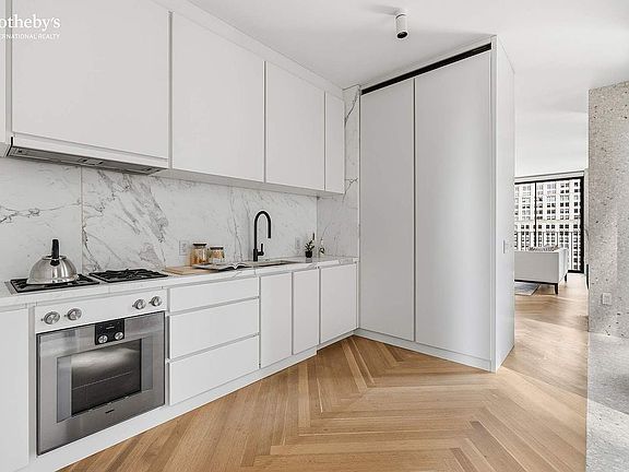 4th image of 16 W 40th St APT 20B