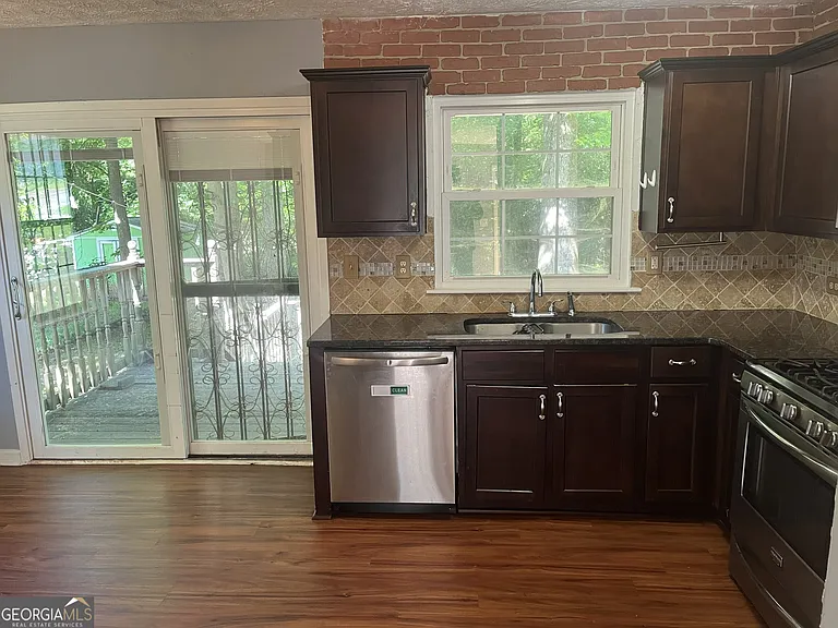 2561 Lewfield Cir SE — Photo 6