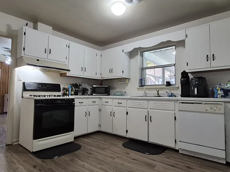 396 Andrew Dr — Photo 21