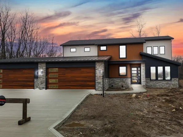 299 E Basalt Dr, Huntertown, IN 46748