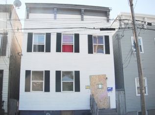 194 3rd St, Albany, NY 12210