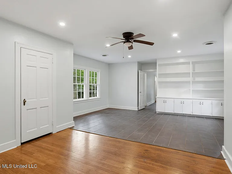 4047 Robin Dr — Photo 16