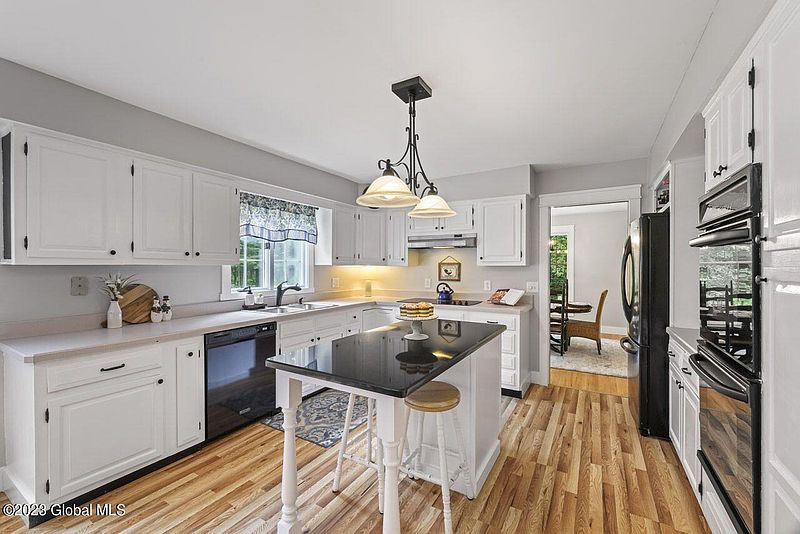 3rd image of 285 Irish Hill Road