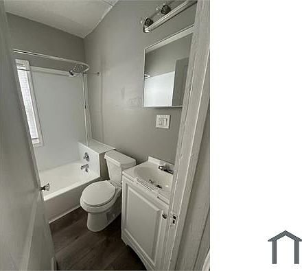 4th image of 10610 Lamontier Ave #Up