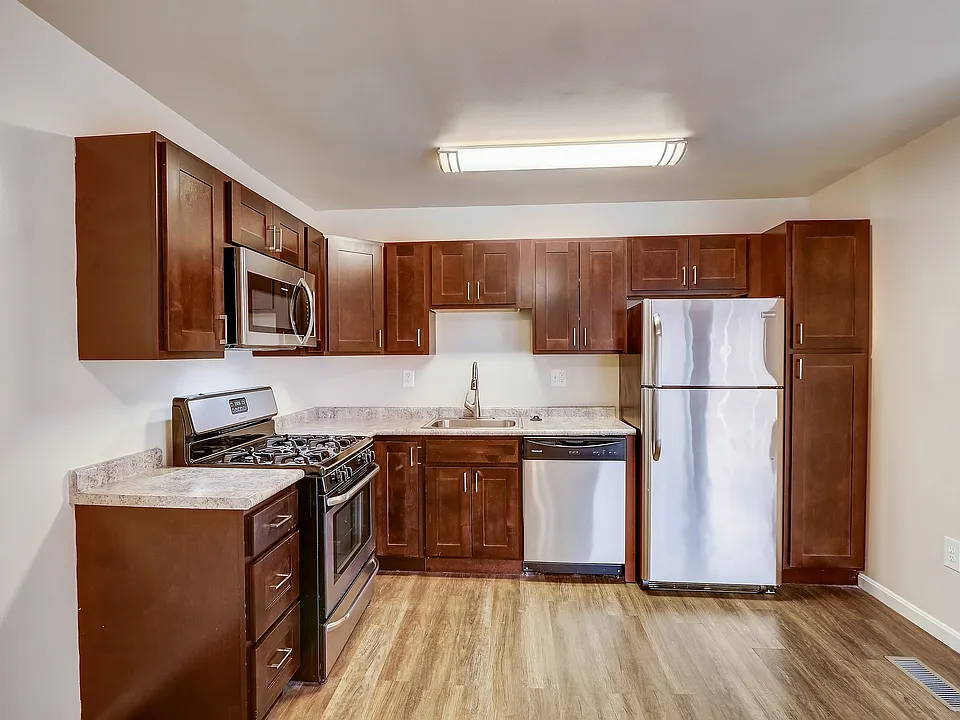 09-E Furnace Branch Rd-009