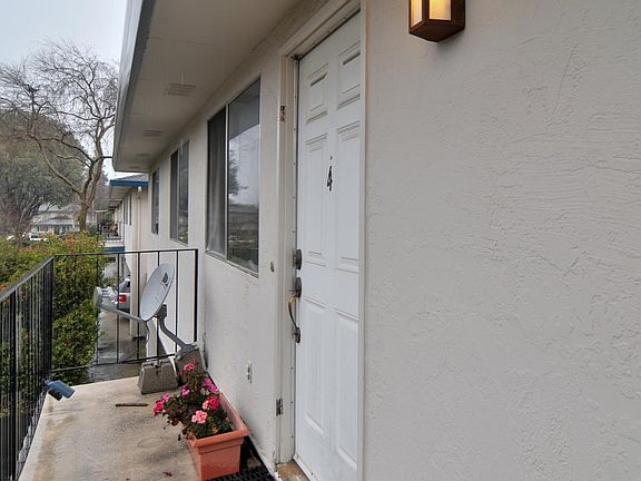 3rd image of 230 Watson Dr APT 4