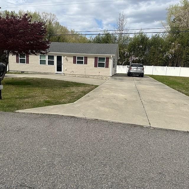1st image of 404 Forest Rd
