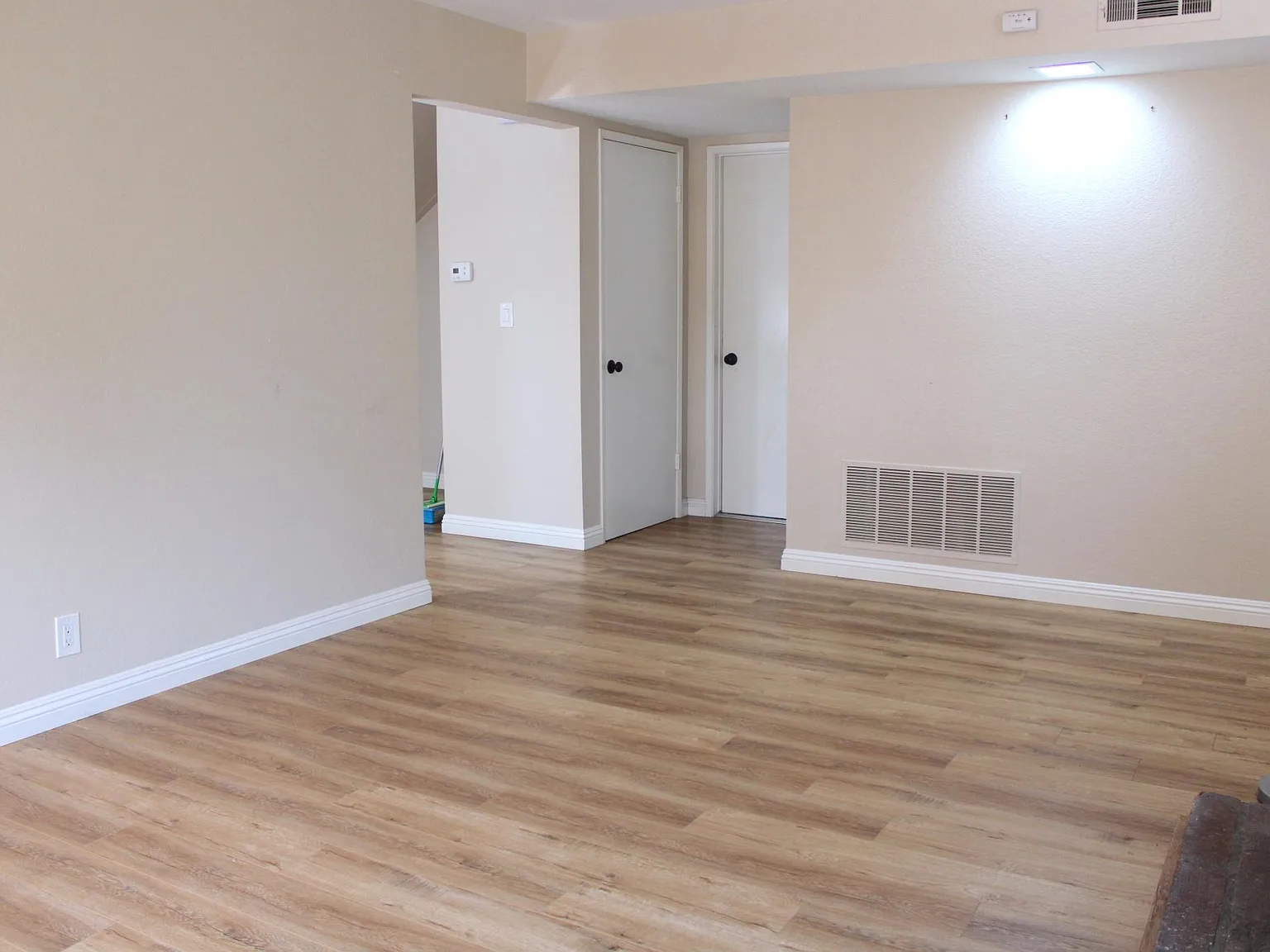 4 bed, 2344 sqft, $5,200 — Photo 4