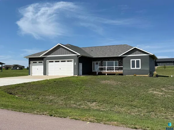 104 Caleb Ct, Parker, SD 57053