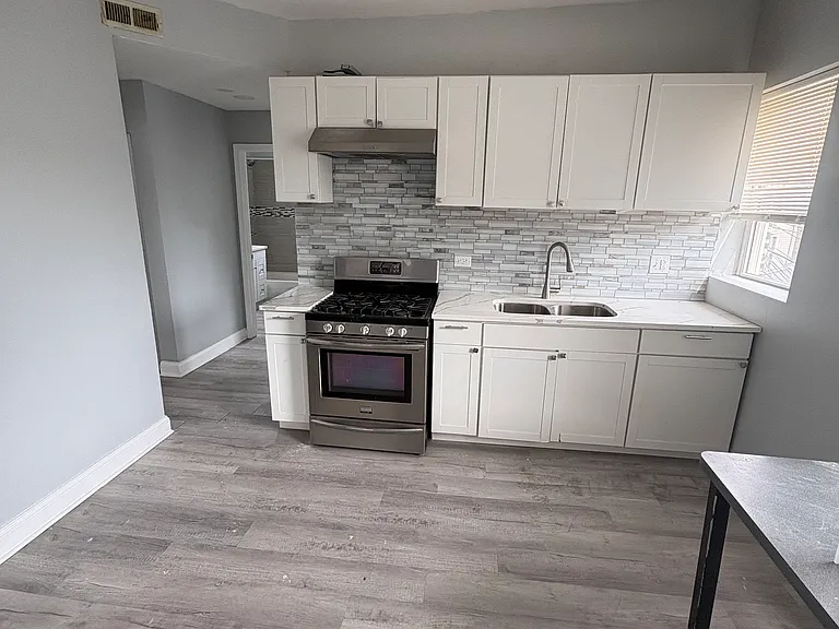 843 E Marquette Rd — Photo 1