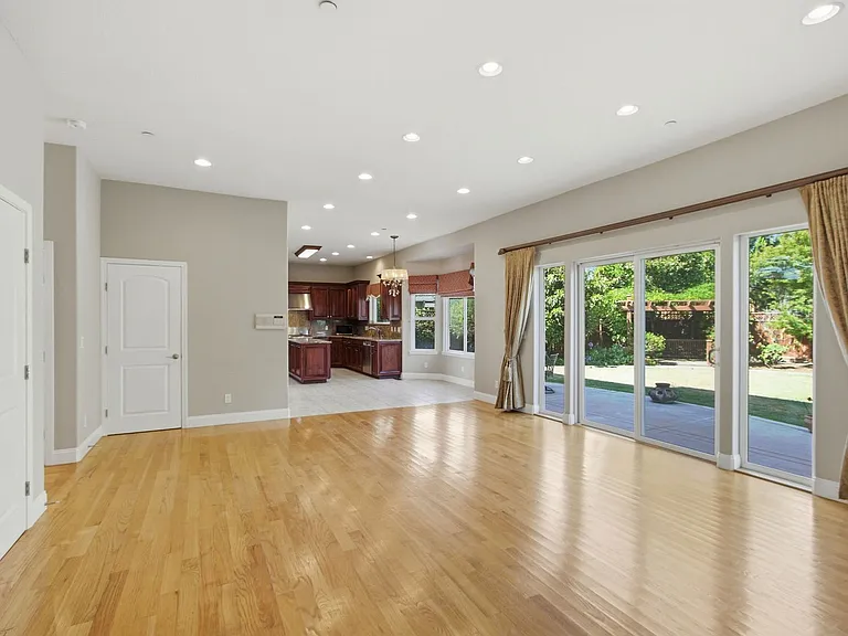 1367 Ramon Dr — Photo 8
