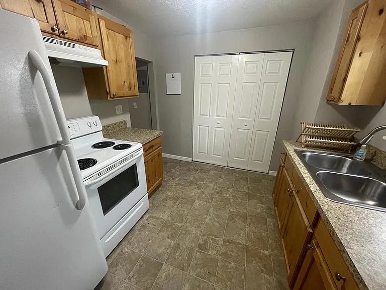 164 N 300 E #B — Photo 9