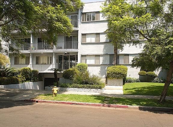 5th image of 1632 Camden Ave APT 104