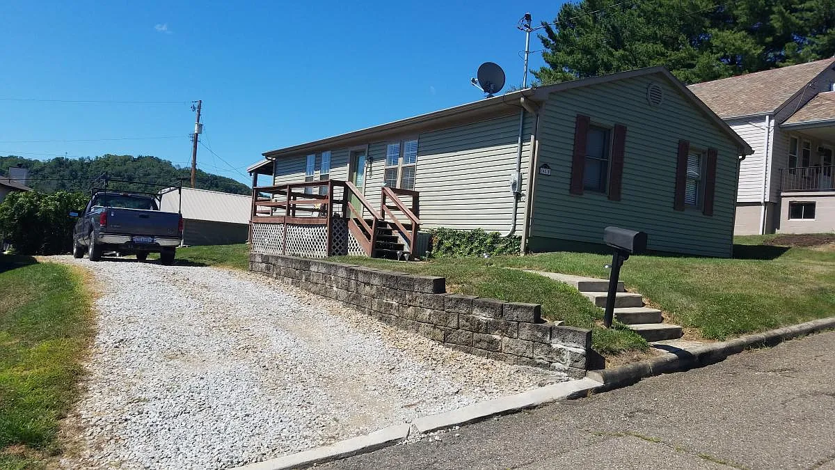 3 bed, 1200 sqft, $1,700 — Photo 1