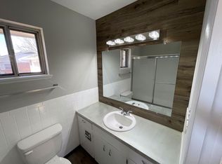 1904 Robyn Rd, Springdale, AR 72762