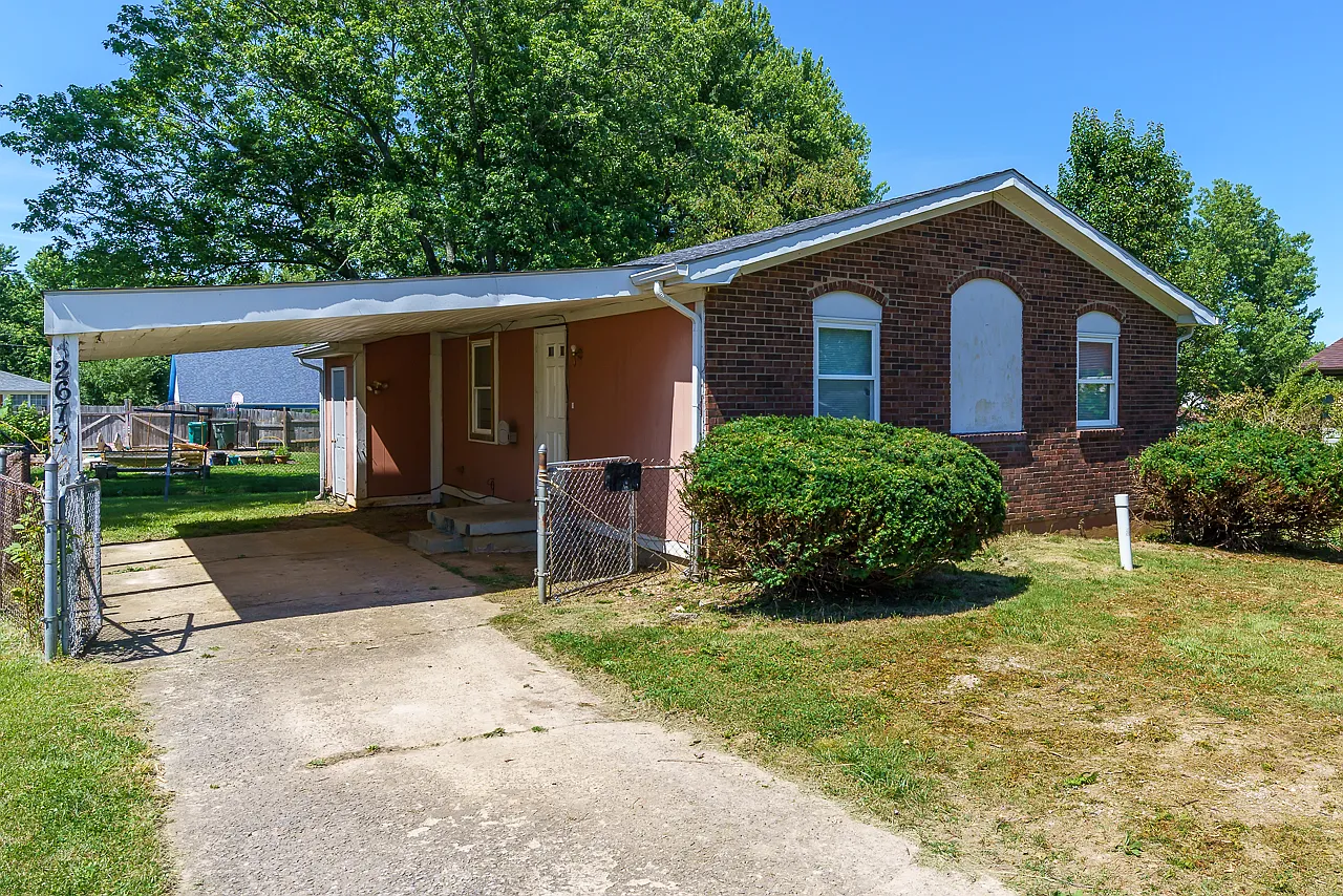 3 bed, 984 sqft, $1,450 — Photo 1