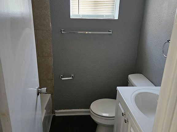 5th image of 1054 Forest Ct APT 6